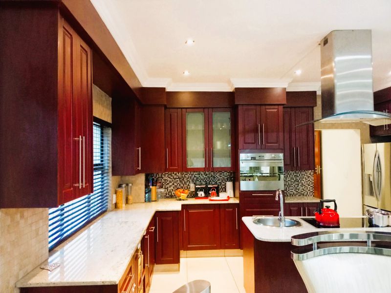 Luxurious family haven in Blue Valley Golf Estate - Photo 6