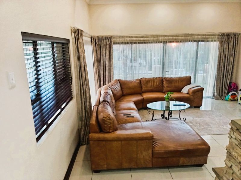 Luxurious family haven in Blue Valley Golf Estate - Photo 4