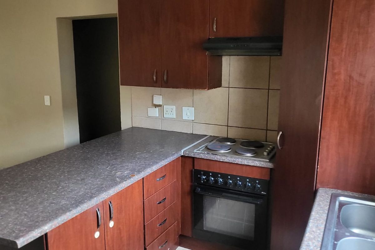 2 Bedroom Ground Floor Apartment To Rent in North Riding - Photo 4