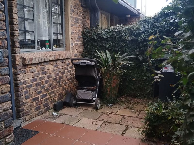 Well priced! no Transfer Duty! - Photo 1