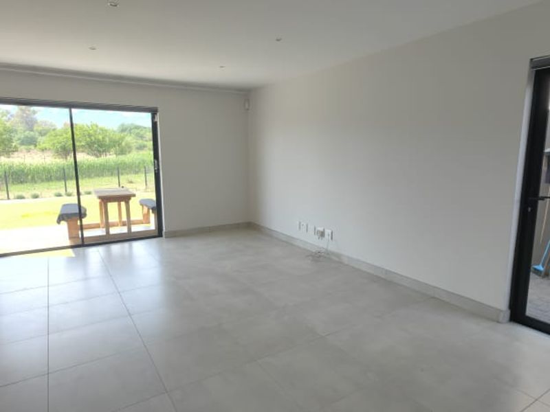 La Camargue estate home with modern comfort - Available 1 August 2026 - Photo 6