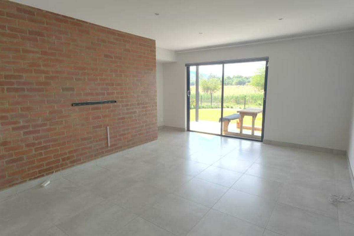 La Camargue estate home with modern comfort - Available 1 August 2026 - Photo 4