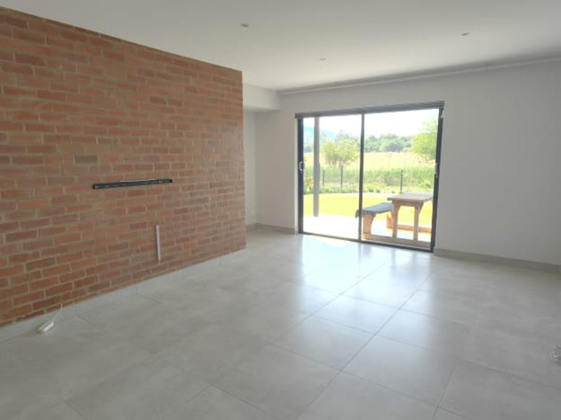 La Camargue estate home with modern comfort - Available 1 August 2026 - Photo 4