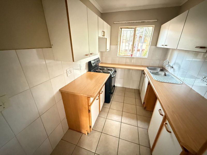 First Floor Apartment with Garden! - Photo 4