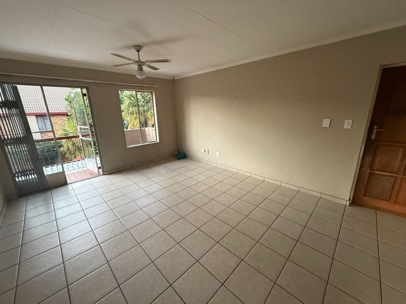 First Floor Apartment with Garden! - Photo 1