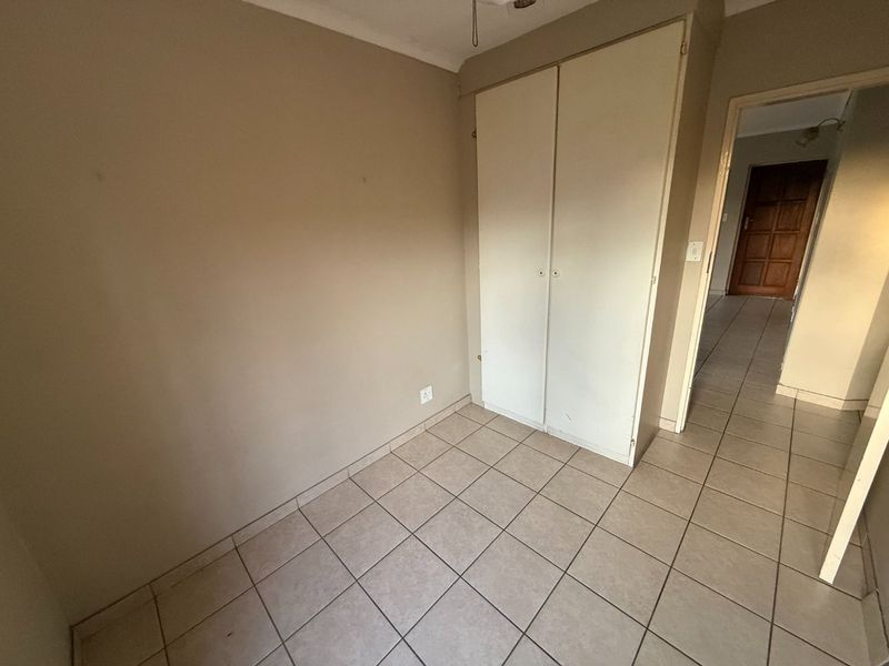 First Floor Apartment with Garden! - Photo 9