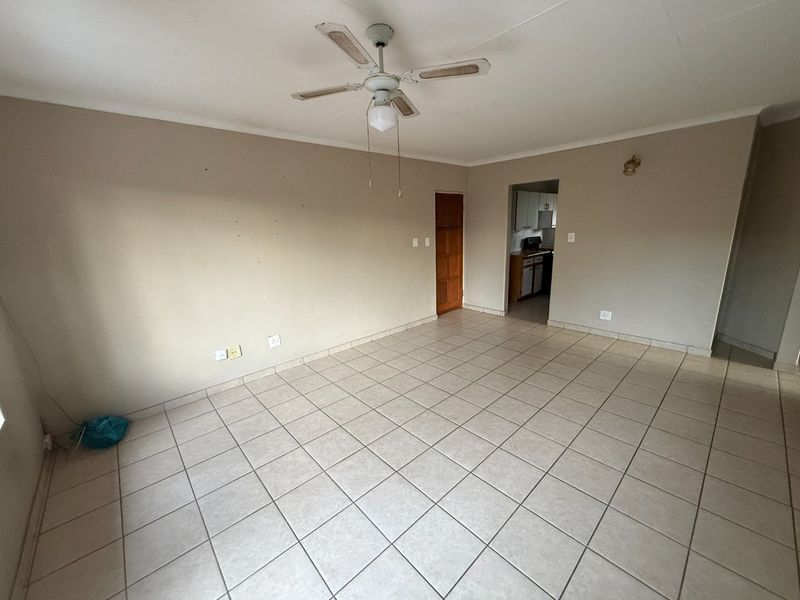First Floor Apartment with Garden! - Photo 2