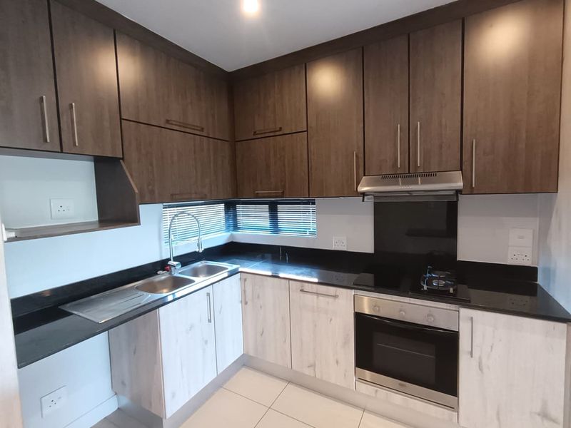 Neat 3 Bedroom Freehold Home in a Sought After Estate - Photo 4