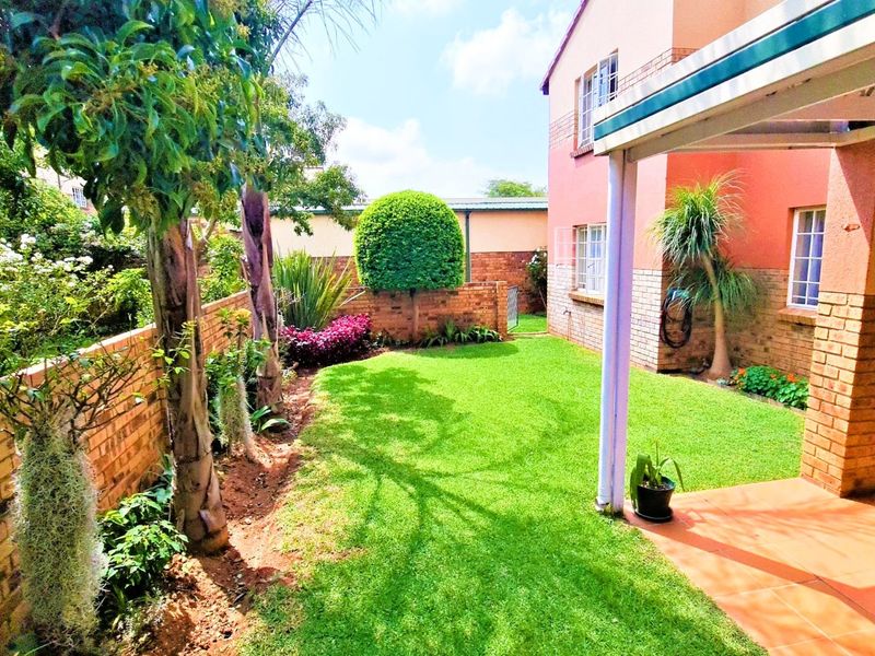 Spacious 3-Bedroom Townhouse to Rent in Elarduspark, Pretoria - Photo 5