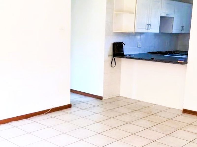 Spacious 3-Bedroom Townhouse to Rent in Elarduspark, Pretoria - Photo 6