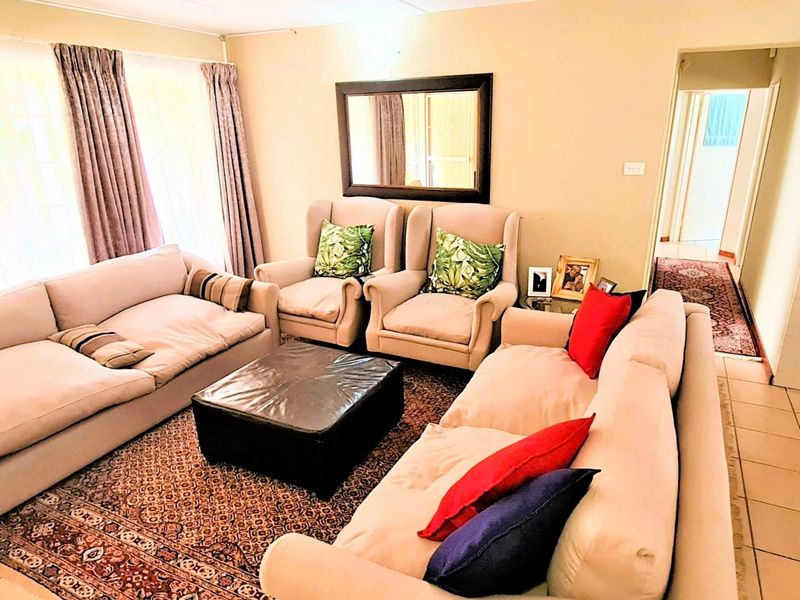 Spacious 3-Bedroom Townhouse to Rent in Elarduspark, Pretoria - Photo 7