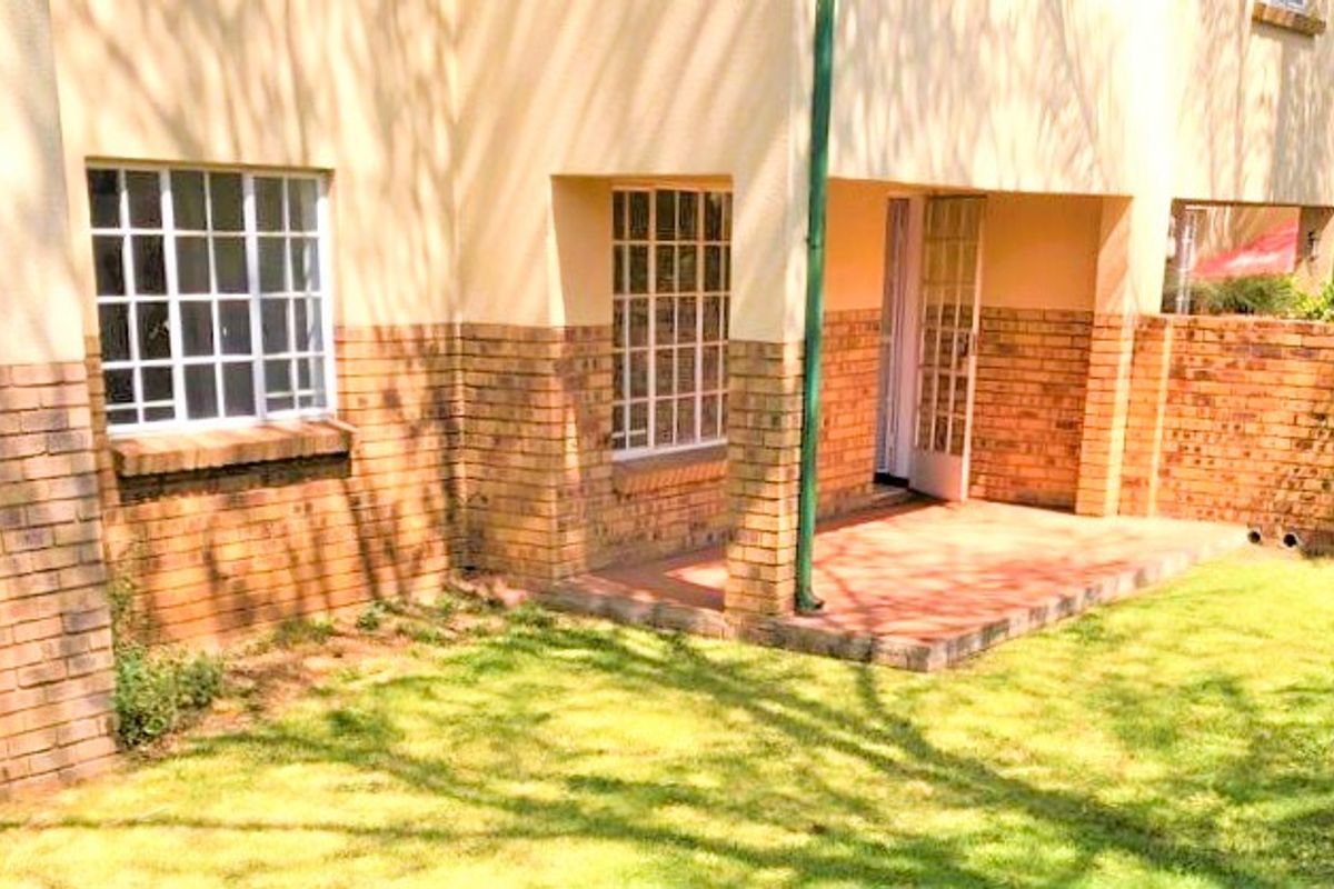 Spacious 3-Bedroom Townhouse to Rent in Elarduspark, Pretoria - Photo 4