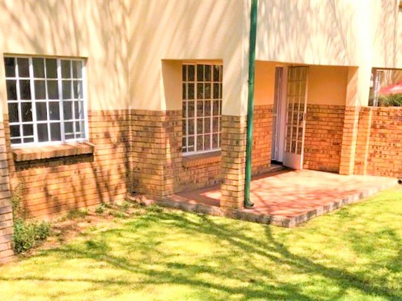 Spacious 3-Bedroom Townhouse to Rent in Elarduspark, Pretoria - Photo 4