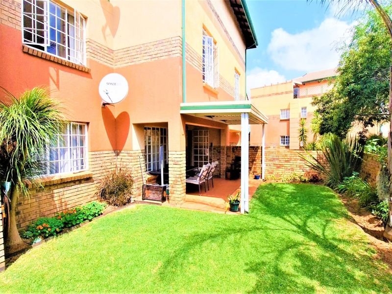 Spacious 3-Bedroom Townhouse to Rent in Elarduspark, Pretoria - Photo 3