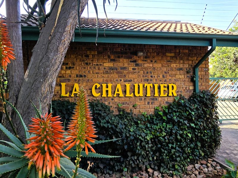 Spacious 3-Bedroom Townhouse to Rent in Elarduspark, Pretoria - Photo 2