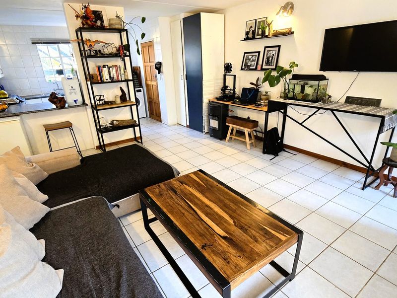 Spacious 3-Bedroom Townhouse to Rent in Elarduspark, Pretoria - Photo 4