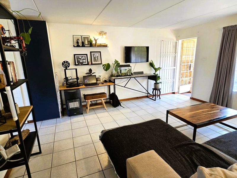 Spacious 3-Bedroom Townhouse to Rent in Elarduspark, Pretoria - Photo 6