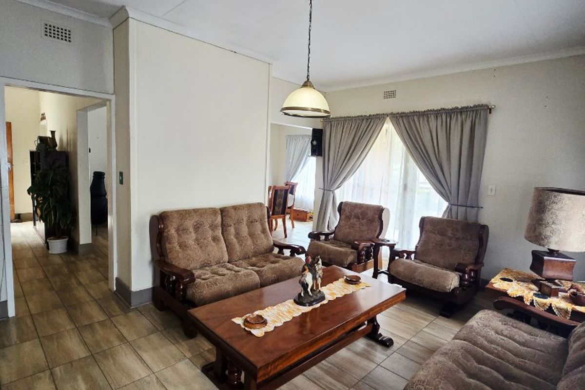 Spacious Family Home with Flatlet, Heated Pool & Entertainment Area in Orkney - Photo 4