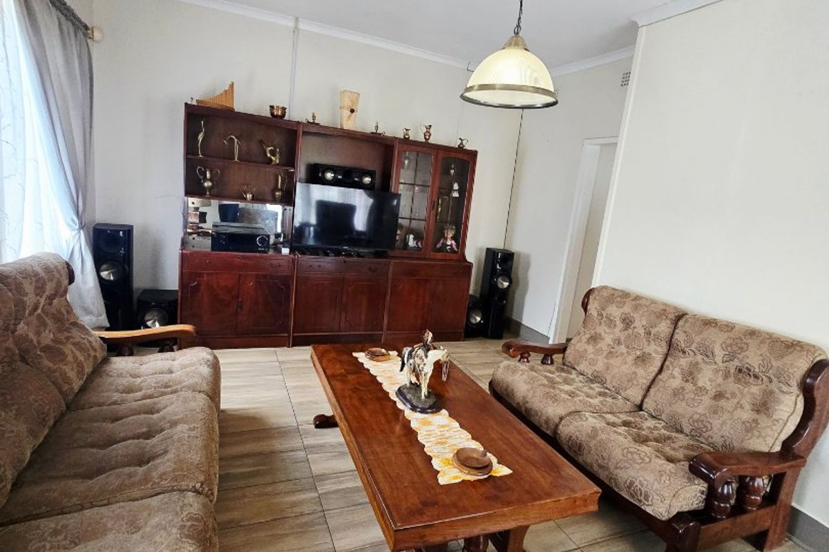 Spacious Family Home with Flatlet, Heated Pool & Entertainment Area in Orkney - Photo 5