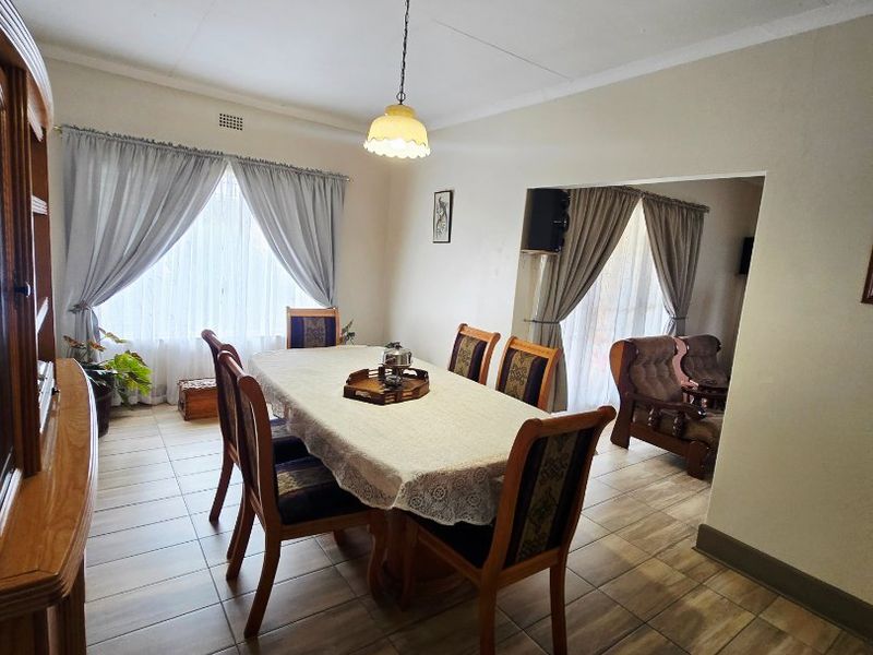 Spacious Family Home with Flatlet, Heated Pool & Entertainment Area in Orkney - Photo 7