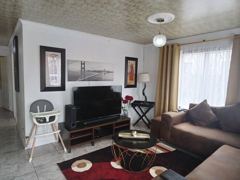 3-Bedroom Home for Sale in Hindle Park - Photo 4