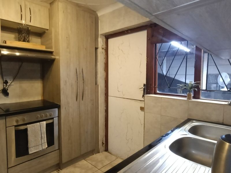 3-Bedroom Home for Sale in Hindle Park - Photo 8