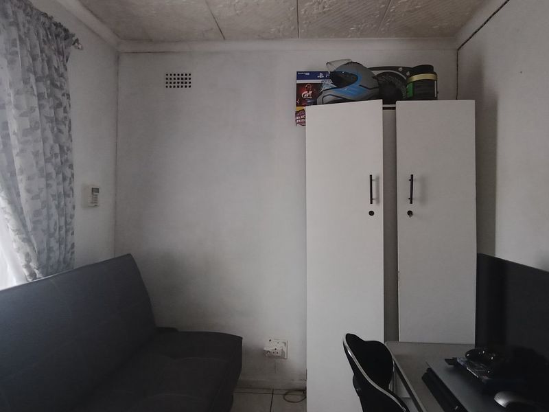 3-Bedroom Home for Sale in Hindle Park - Photo 6