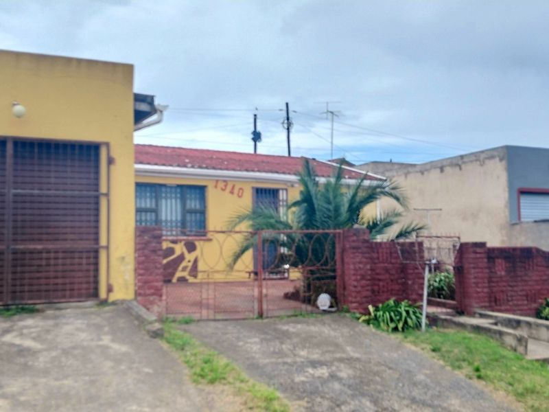 Family Home & Investment in One – 2 Bedroom House with 3 Flats in Mdantsane - Photo 4