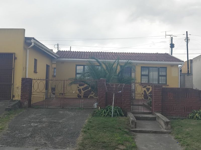 Family Home & Investment in One – 2 Bedroom House with 3 Flats in Mdantsane - Photo 5