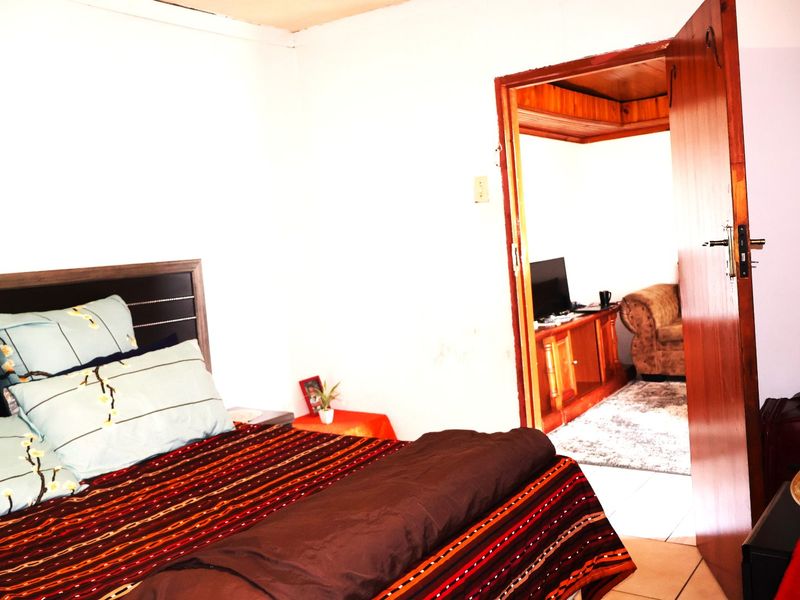 Family Home & Investment in One – 2 Bedroom House with 3 Flats in Mdantsane nu 6 - Photo 7