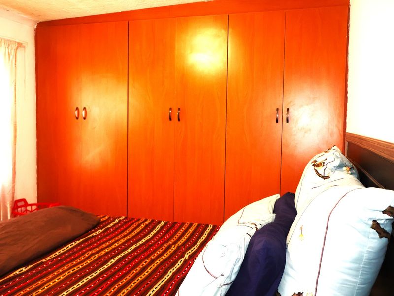 Family Home & Investment in One – 2 Bedroom House with 3 Flats in Mdantsane nu 6 - Photo 5