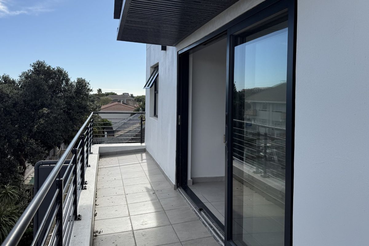 Luxury 2 Bed 2 Bath Penthouse close to UCT - Photo 3