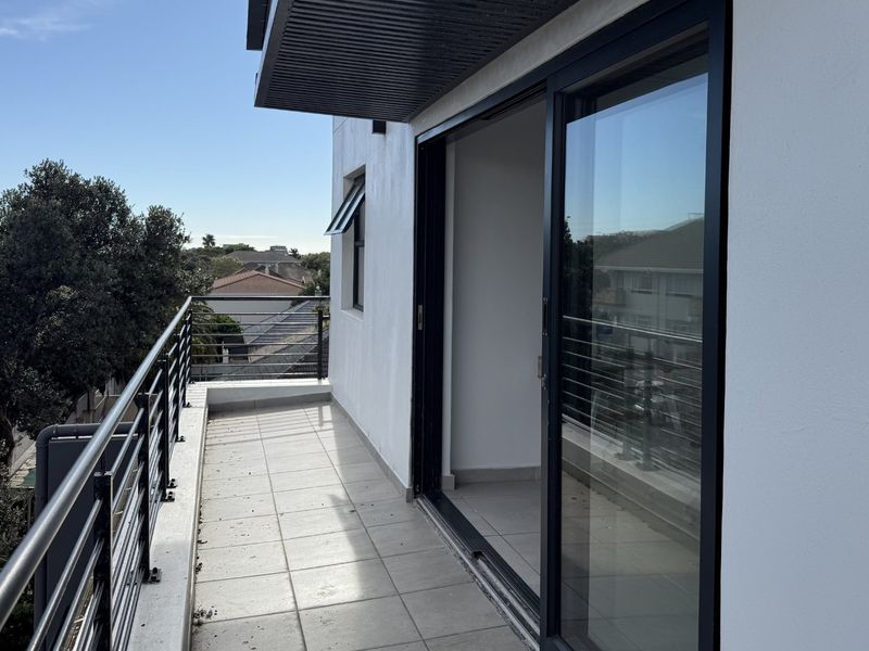 Luxury 2 Bed 2 Bath Penthouse close to UCT - Photo 3