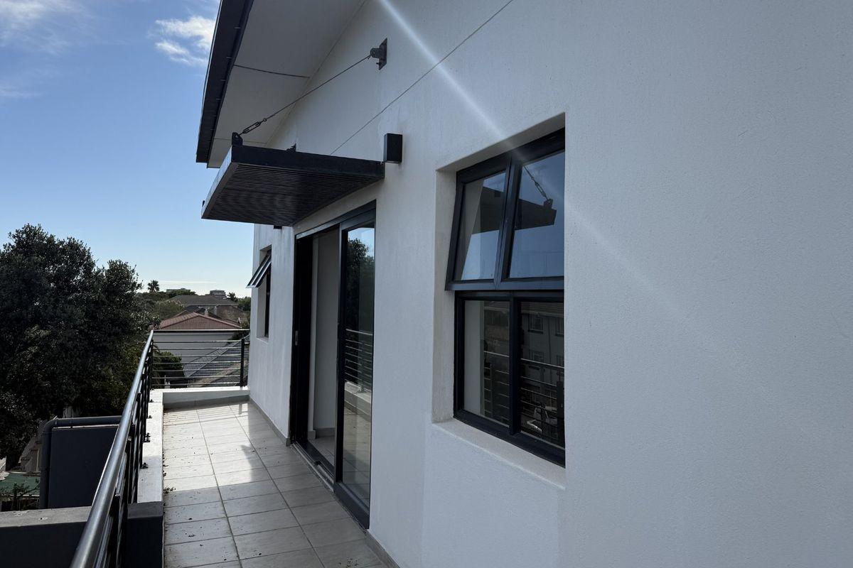 Luxury 2 Bed 2 Bath Penthouse close to UCT - Photo 2