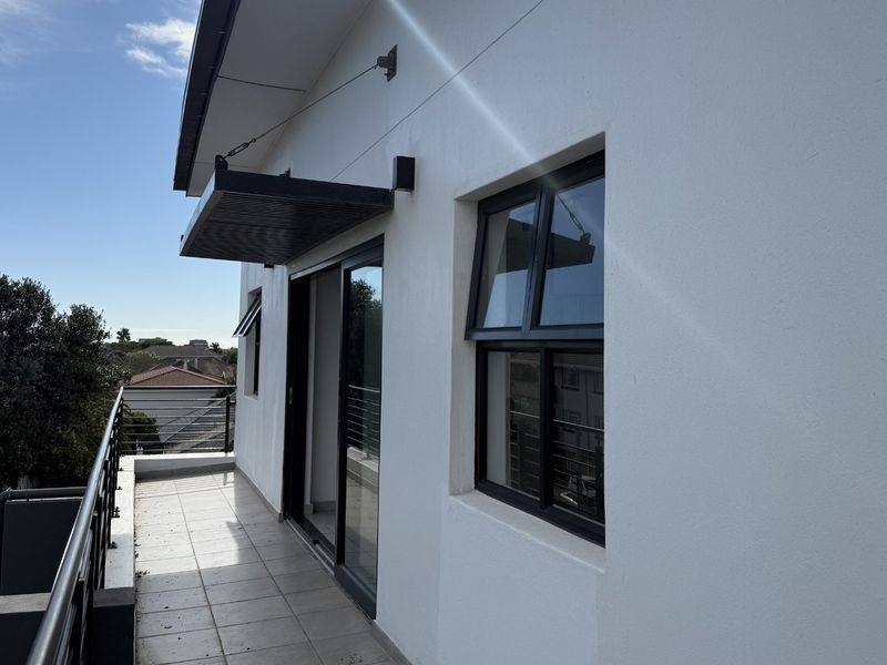 Luxury 2 Bed 2 Bath Penthouse close to UCT - Photo 2