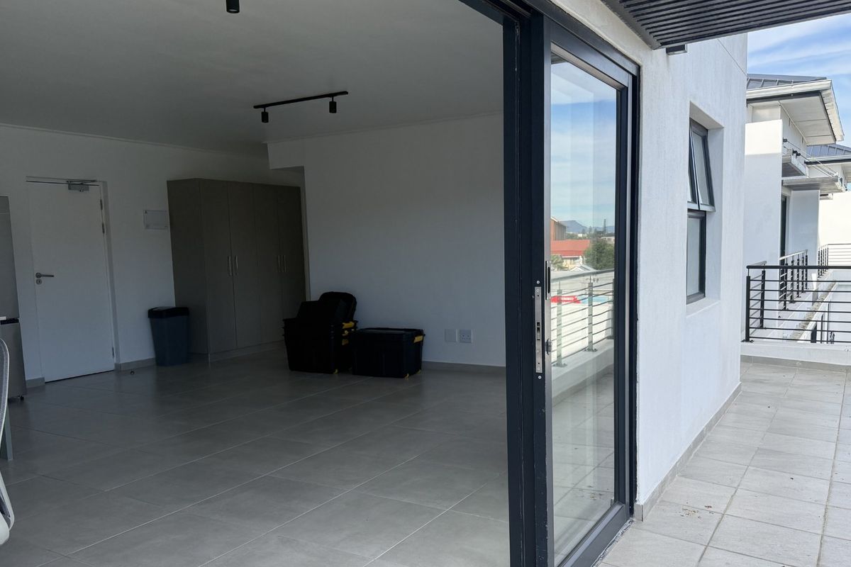 Luxury 2 Bed 2 Bath Penthouse close to UCT - Photo 4