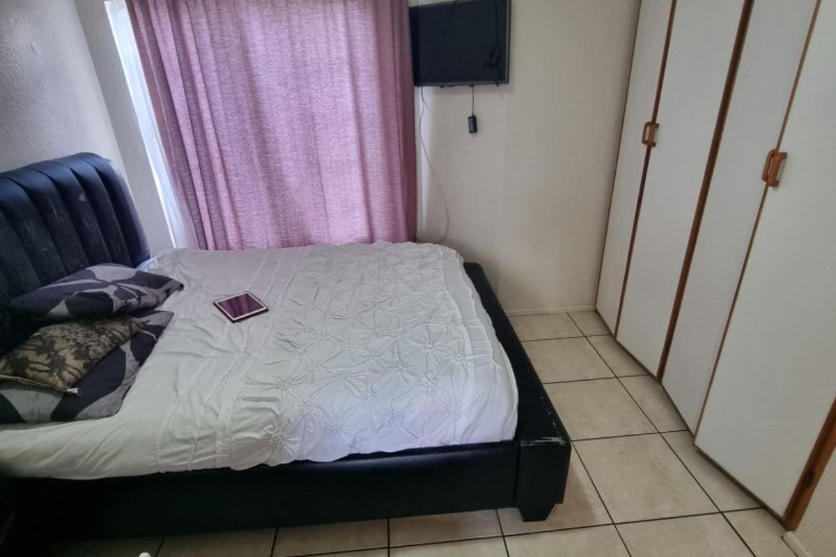LOCK-UP-AND-GO LIVING IN A PRIME GREENSTONE LOCATION! - Photo 3