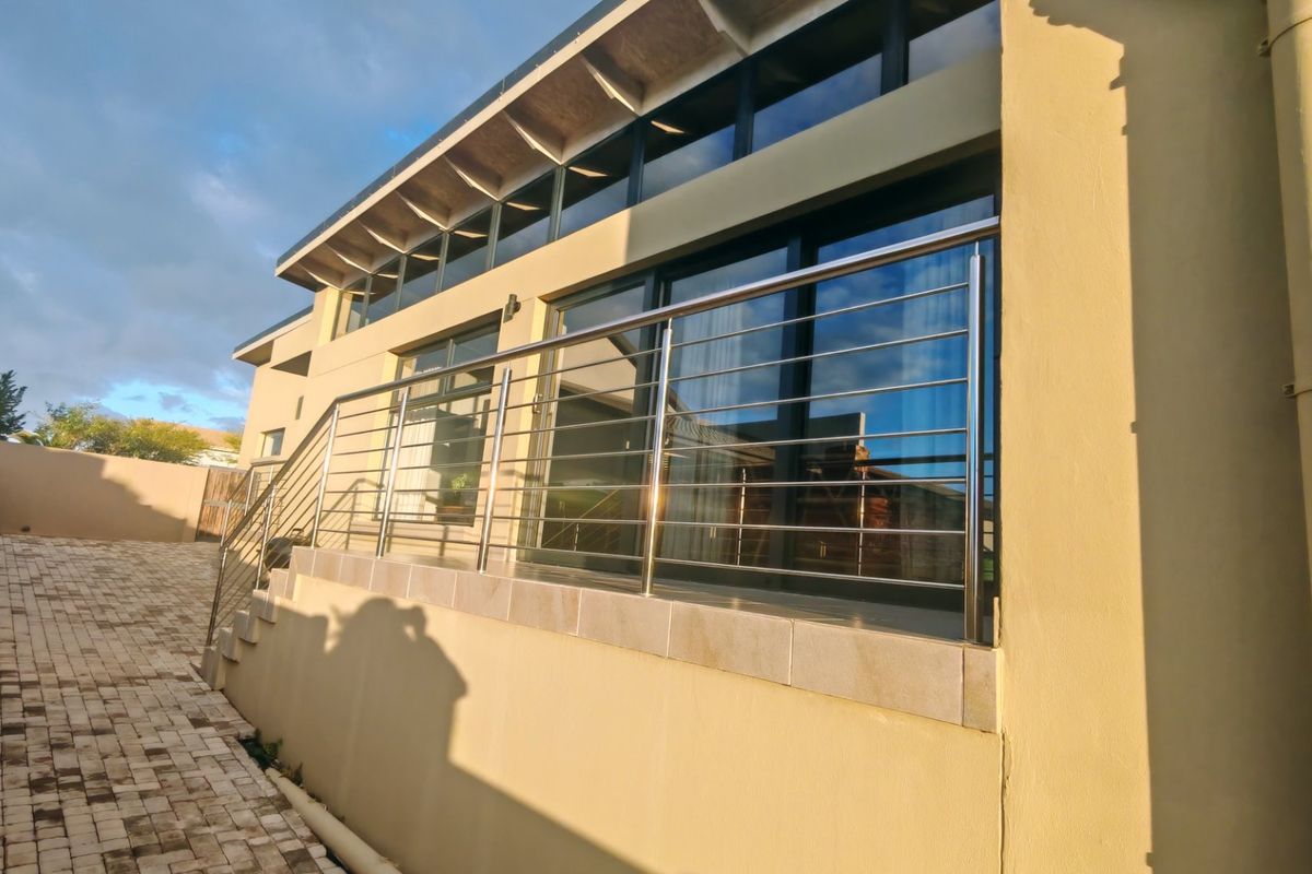 Elegant Family Duet with Scenic Views & Style! - Photo 2
