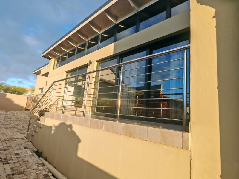 Elegant Family Duet with Scenic Views & Style! - Photo 2