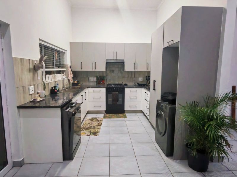 Prime, open plan investment property in Hartenbos Heuwels! - Photo 5