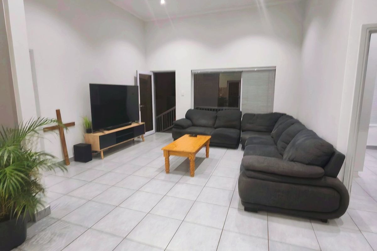 Prime, open plan investment property in Hartenbos Heuwels! - Photo 2