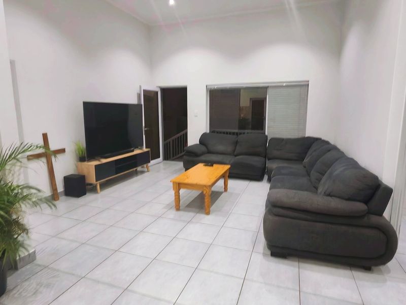 Prime, open plan investment property in Hartenbos Heuwels! - Photo 2