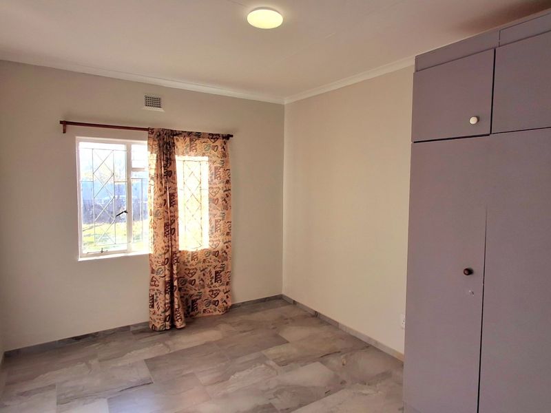 Newly Renovated 3-Bedroom Home – Walk to Schools & Town - Photo 10