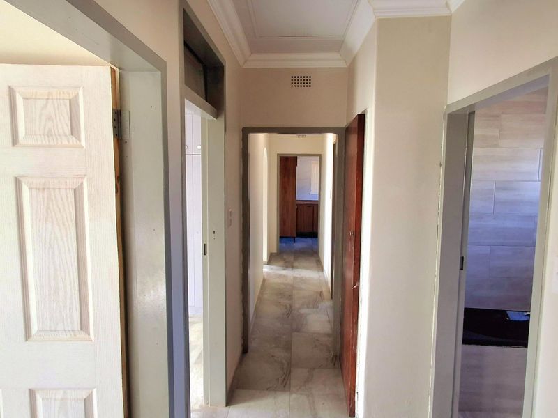 Newly Renovated 3-Bedroom Home – Walk to Schools & Town - Photo 7