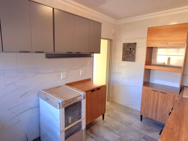 Newly Renovated 3-Bedroom Home – Walk to Schools & Town - Photo 6