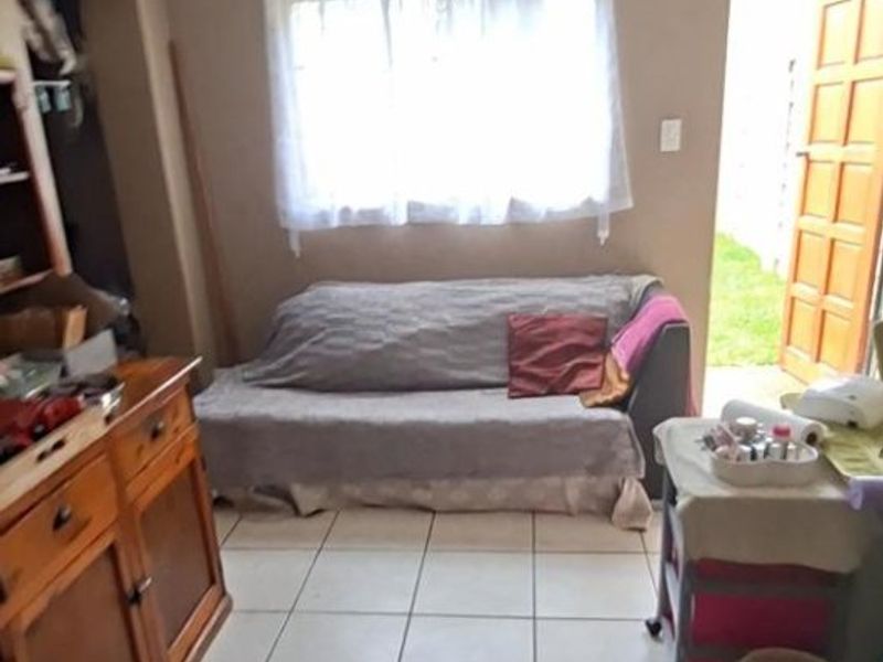 Lovely Home with Granny Flat and Double Garage! - Photo 8
