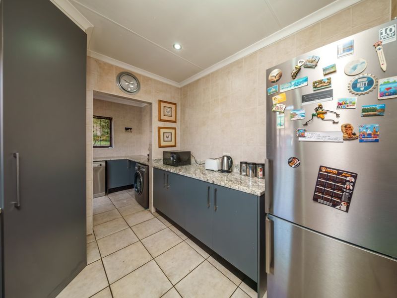 Beautiful Family Home Available To Rent in Thornhill Estate! - Photo 10