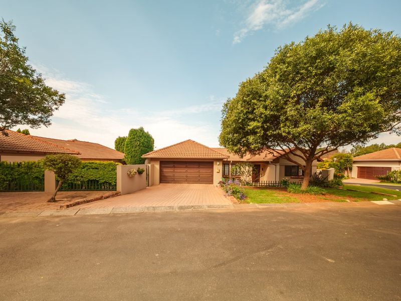 Beautiful Family Home Available To Rent in Thornhill Estate! - Photo 1