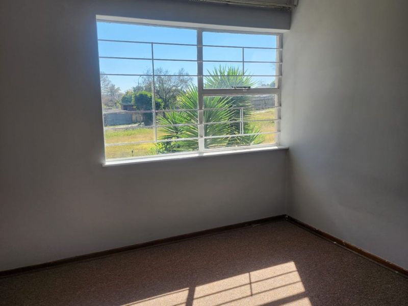 Secure Complex Living – 2-Bedroom Home with Garden. - Photo 4