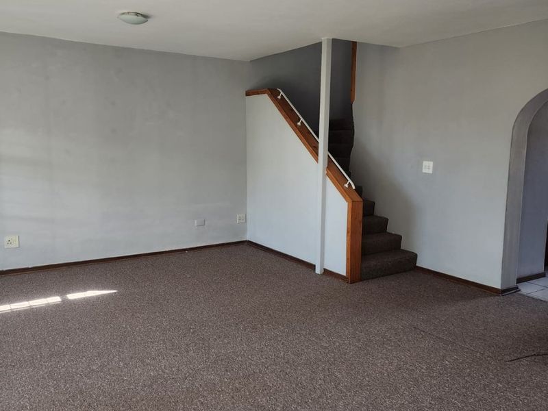Secure Complex Living – 2-Bedroom Home with Garden. - Photo 3